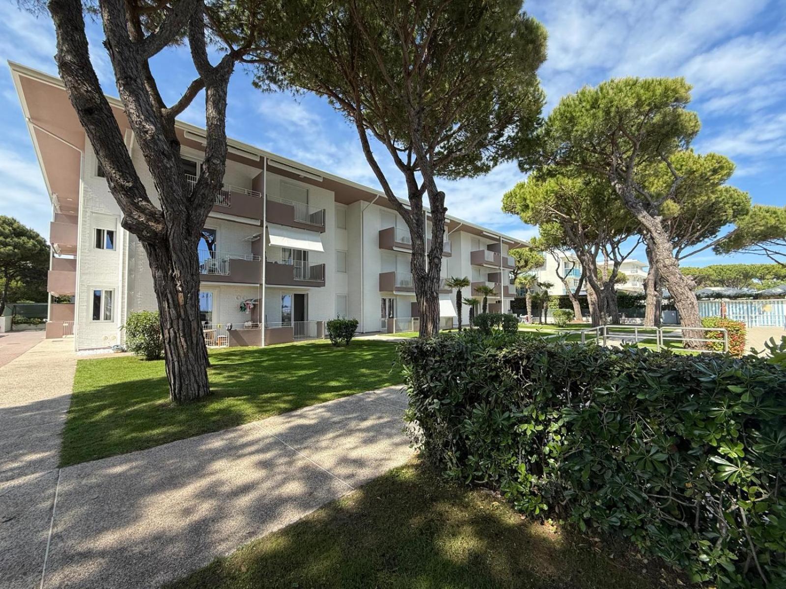 Residence Garden -Walterigato Apartments Solo Per Famiglie ليدو دي يسولو المظهر الخارجي الصورة