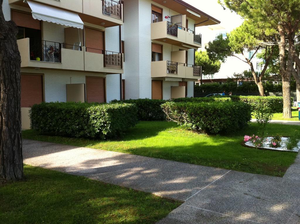 Residence Garden -Walterigato Apartments Solo Per Famiglie ليدو دي يسولو المظهر الخارجي الصورة